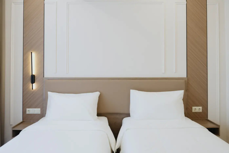 Bon Hotel (Bon)
