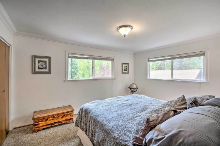Furnished Deck & Nat'l Forest Views: Arnold Cabin