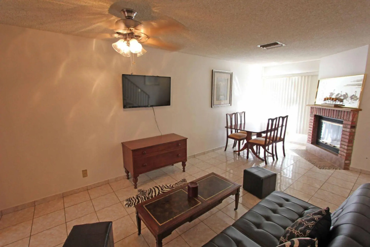 Cozy New Town House Glendale