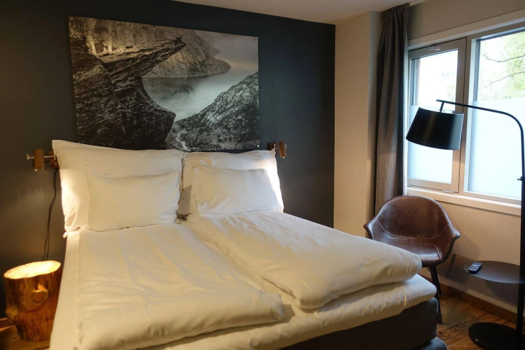 Trolltunga Hotel