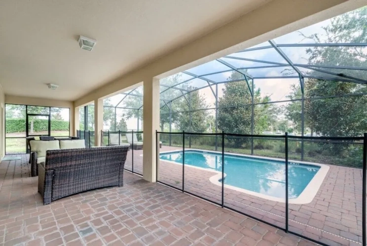 5 Bedrooms Villa