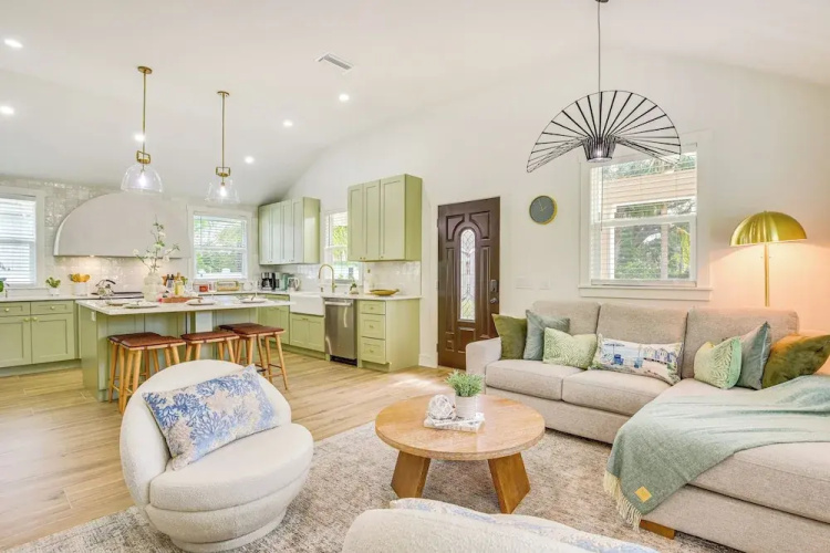 Heated Pool, Mini Golf & Cabana: Bradenton Retreat - Bradenton, FL