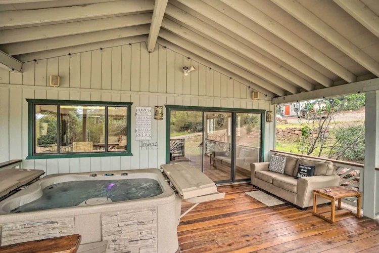 4 Bedrooms Cottage