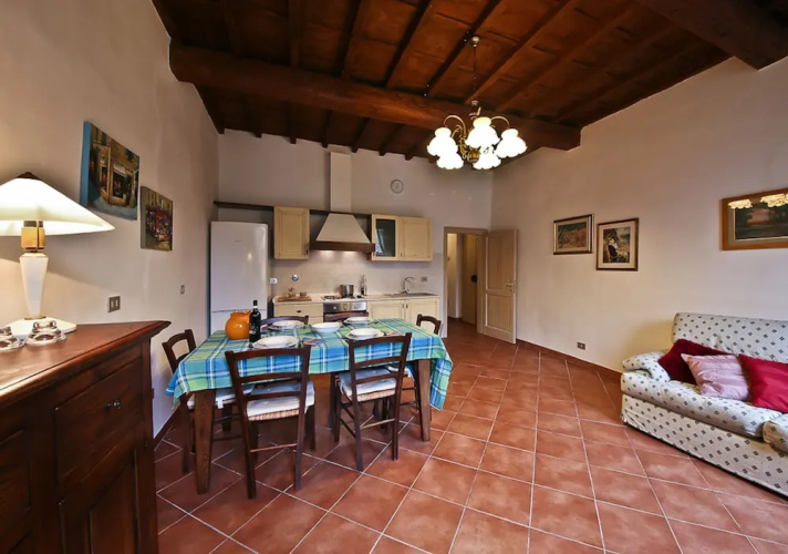 Leone Apartment