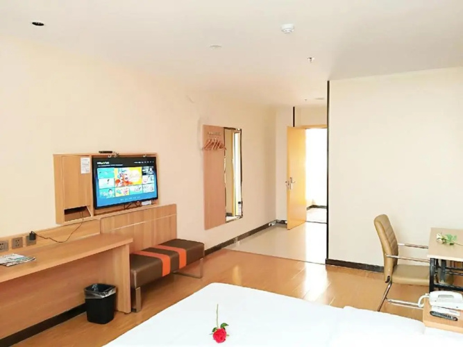 7Days Premium Linyi Hedong Caiyuan Square