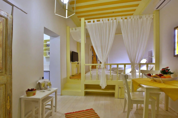 Efchi Suites 1904