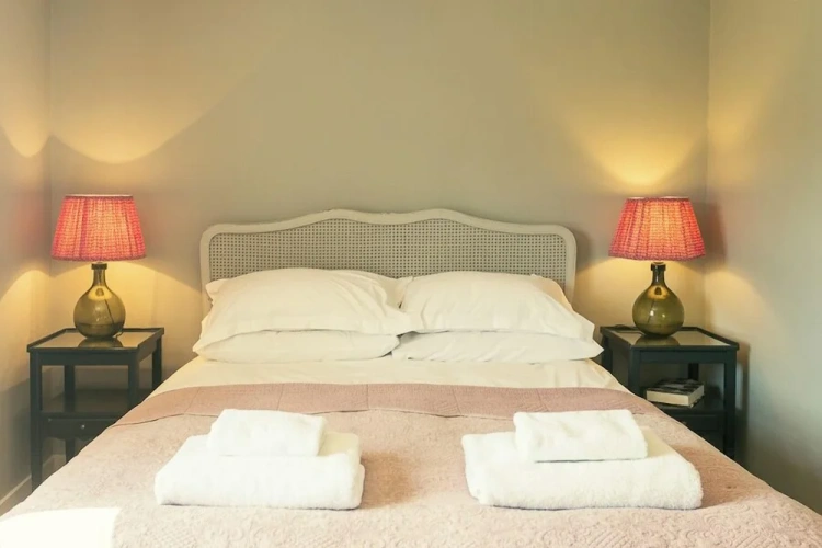 3 Bedrooms Cottage