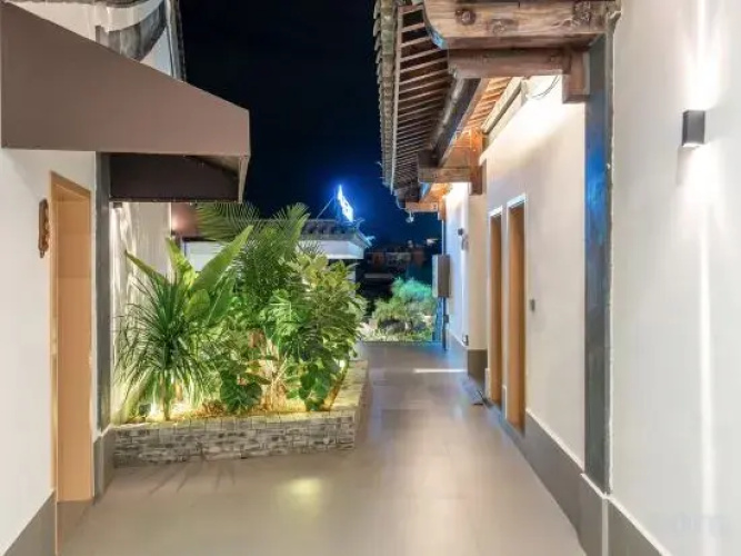 Jianshui Yiyunting Inn