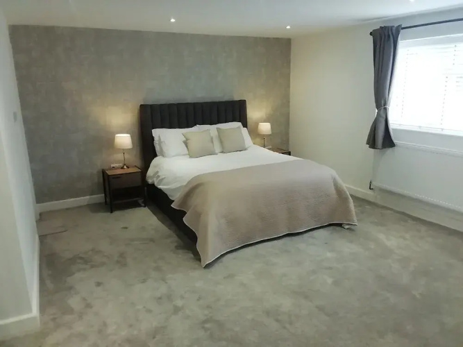 Central Guest Room - En-suite, Parking