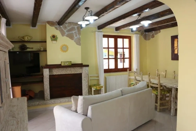 4 Bedrooms Apartment