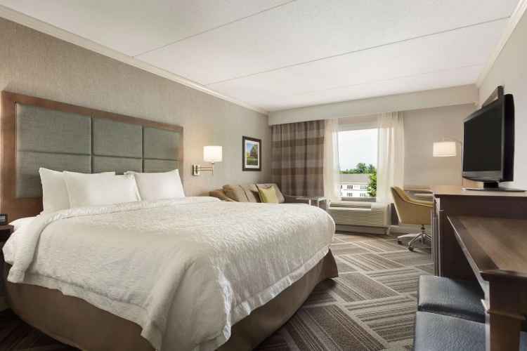 Hampton Inn & Suites Manchester-Bedford
