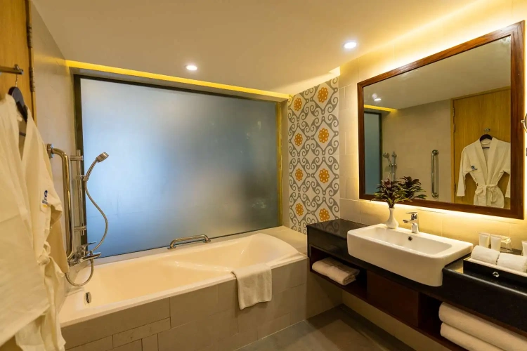 Executive Double Suite with balcony and with sea view