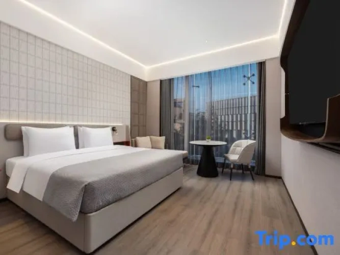 Deluxe Double room with street view
