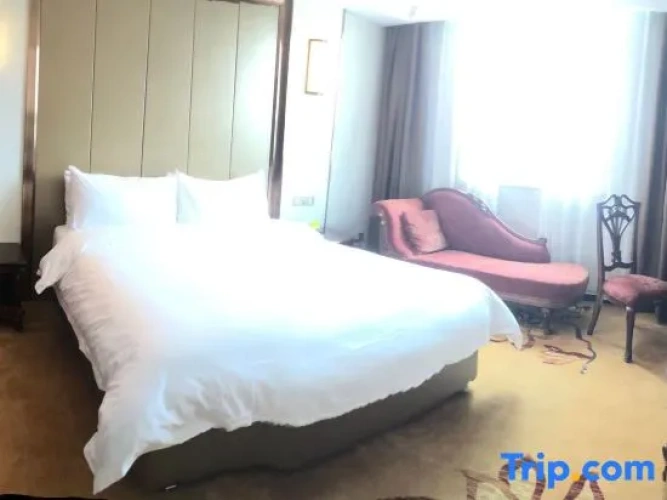 1 Bedroom Business Suite