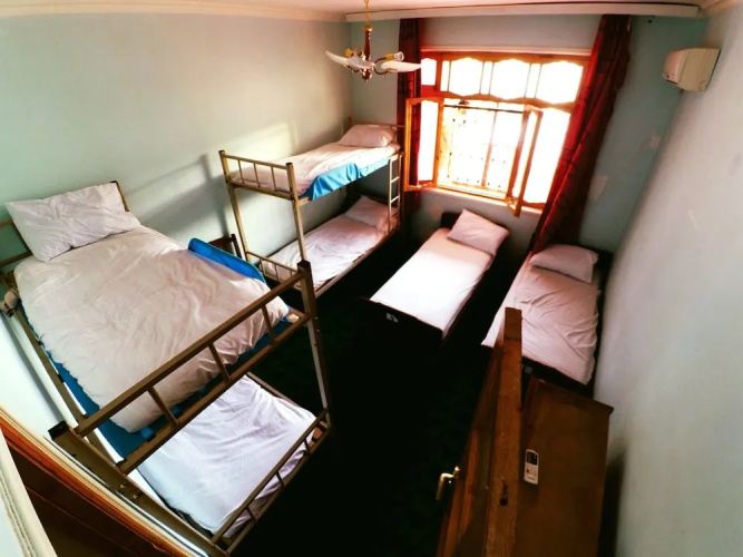 Canal Hostel