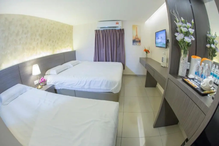 Standard Triple room