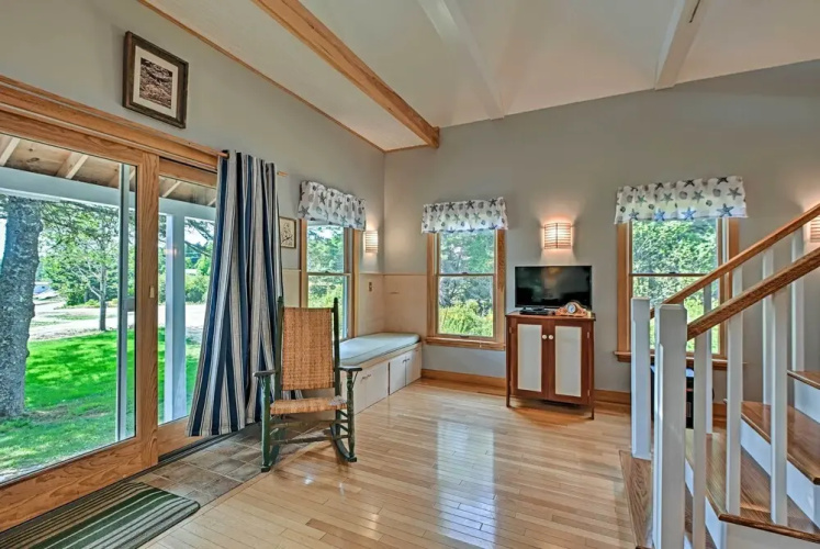 Charming Stonington Studio w/ Ocean Views!