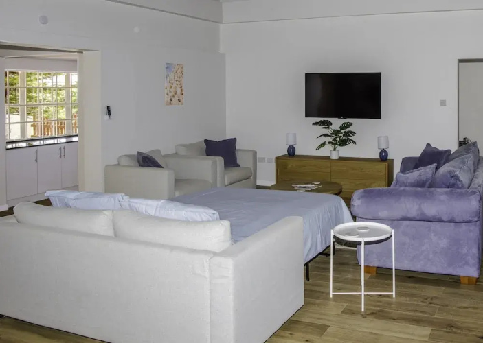 Hello Summer! 4 Bedroom Villa