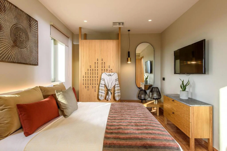 3 Bedroom Villa with a heated pool