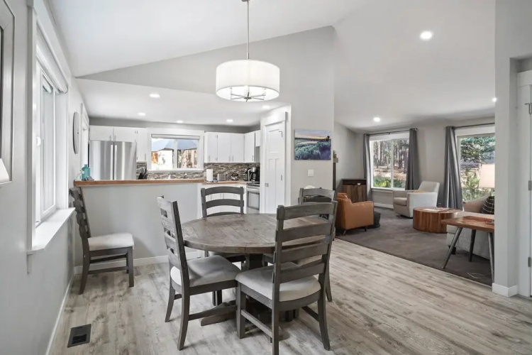 2 Killdeer Home features Private Hot Tub and Bikes to Explore Sunriver by RedAwning