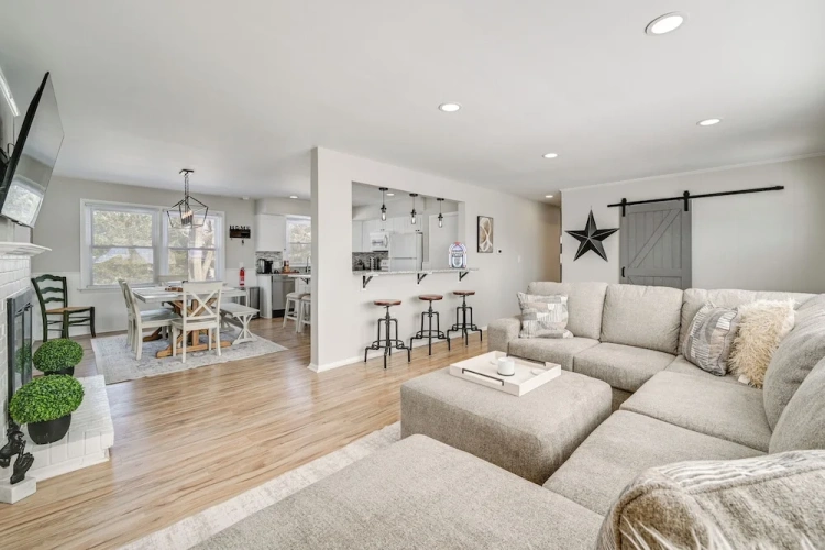 3 Bedrooms Apartment