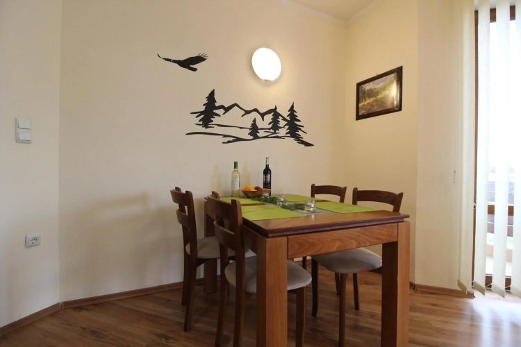 Pine Tree Apartment D34
