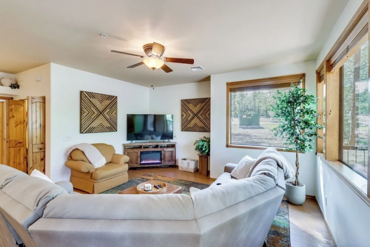2 Bedrooms Apartment