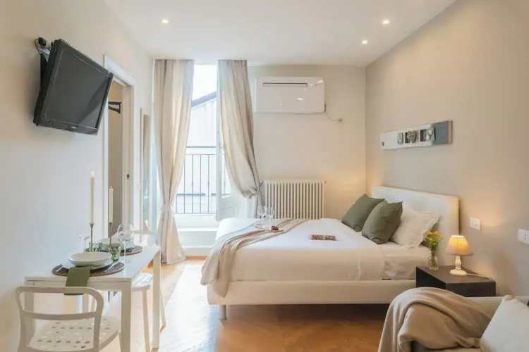 MT Studio by Rent All Como by Rent all Como