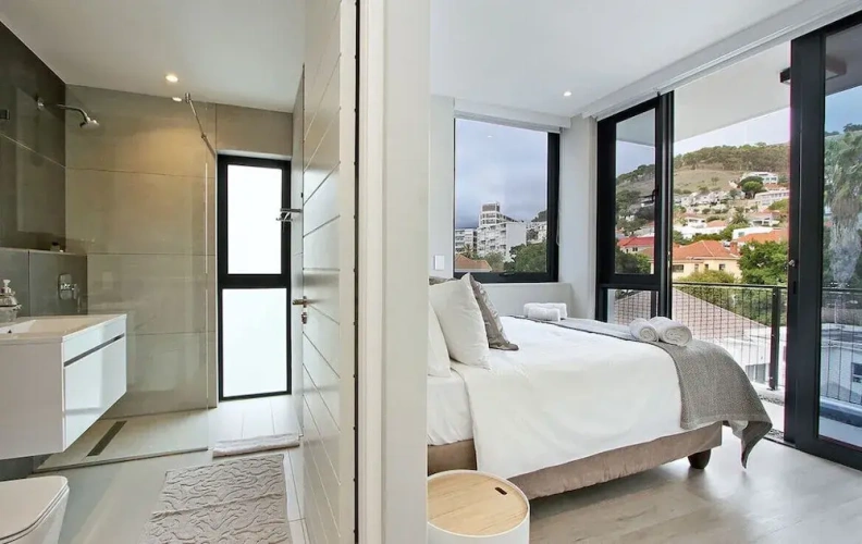 1 Bedroom Apartment with balcony and with mountain view