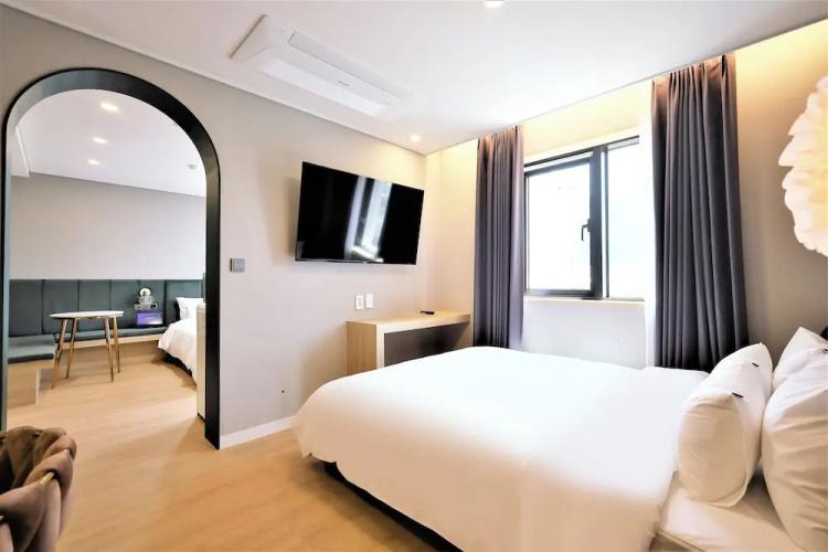 DELAMOUR Hotel