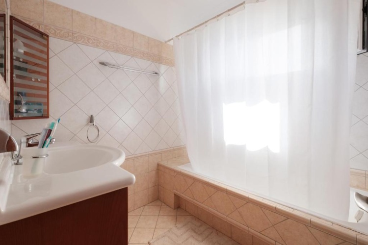 2 Bedrooms Villa