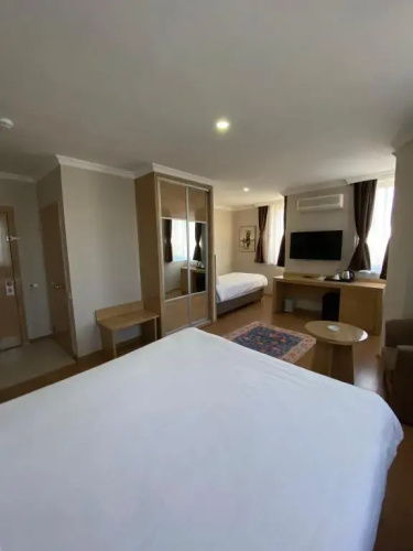 Üç Yıldız Hotel
