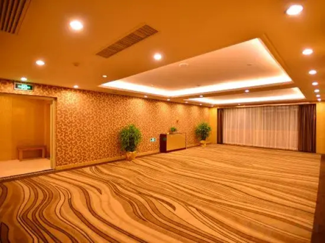 Gold  Deer  Hotel