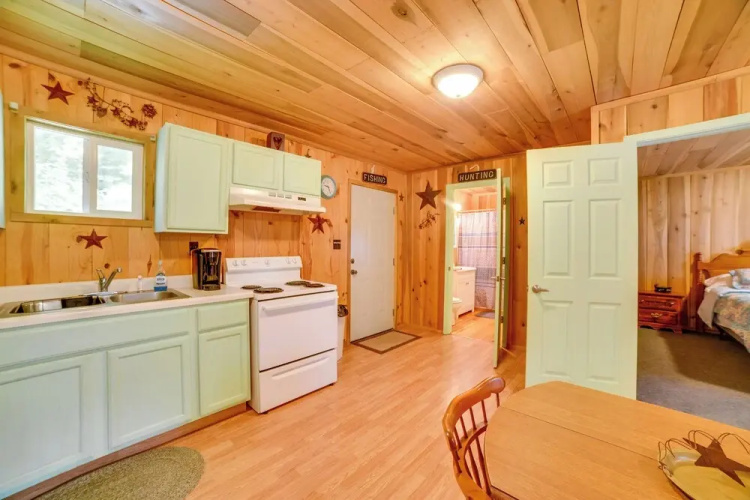 Rustic Cabin on Farm ~ 4 Mi to Kentucky Lake!