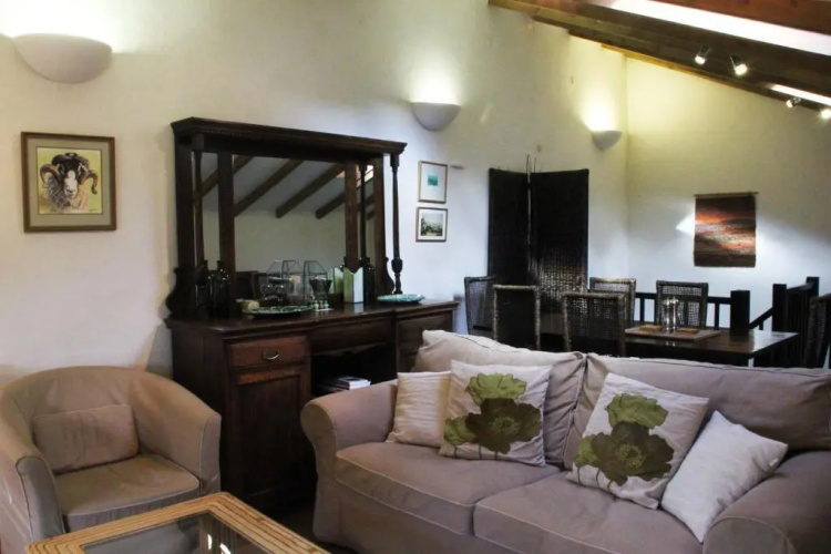 Alston Art Apartments