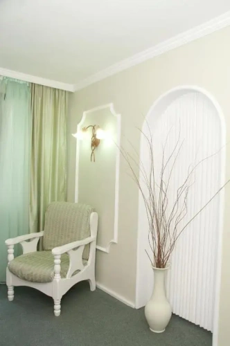 Classic Family room with balcony