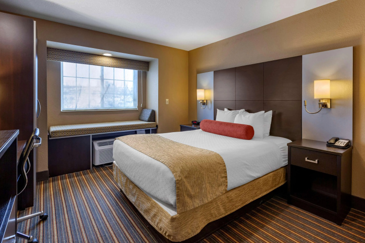 Best Western Plus Woodstock Inn & Suites photo 8