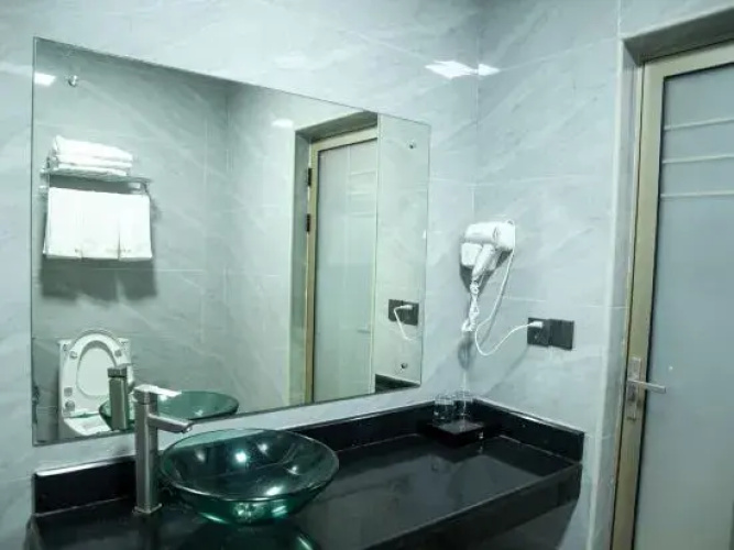 Xinfeng Silver Crystal Hotel