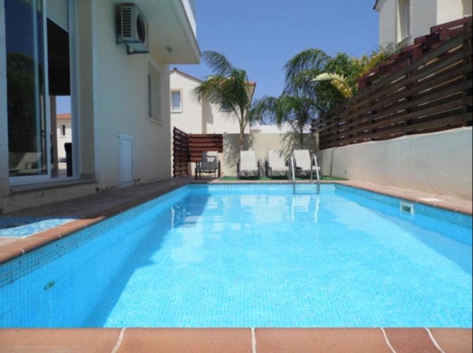 3 Bedrooms Villa