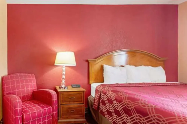 Utica Stay Inn