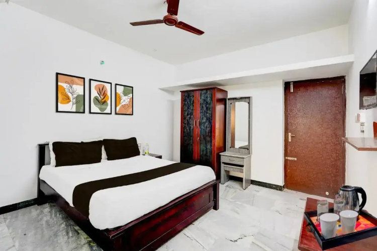 Leo's Home Stay by OYO Rooms