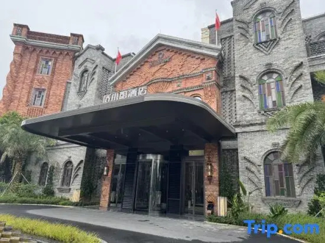 Q.Pavilion Hotel