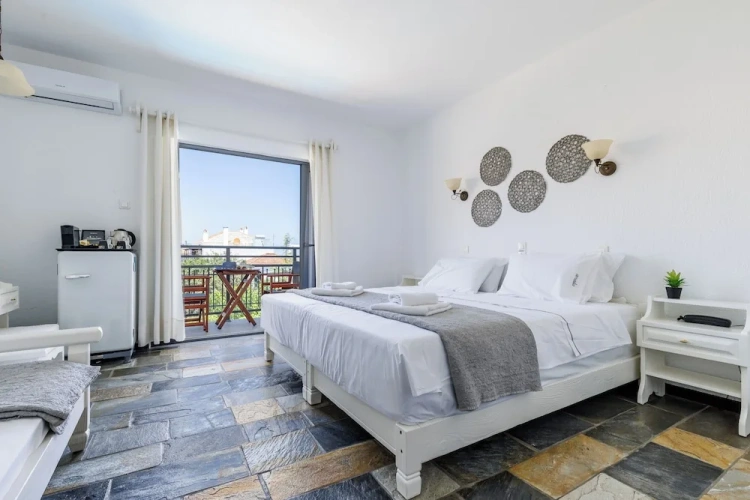 1 Bedroom Standard Triple room with balcony