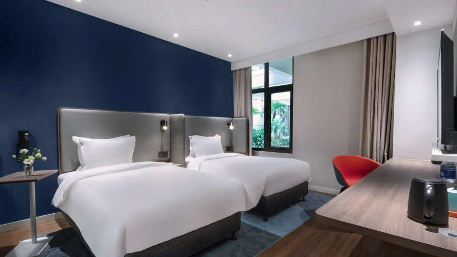 Standard Twin room with city view