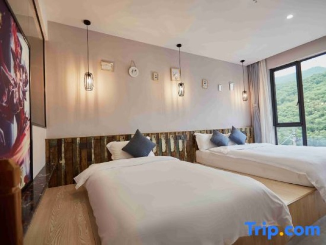 Standard Twin room with mountain view