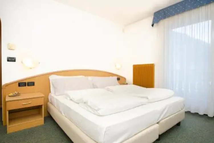 Flos Hotel