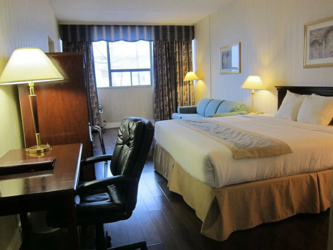 Toronto Plaza Hotel