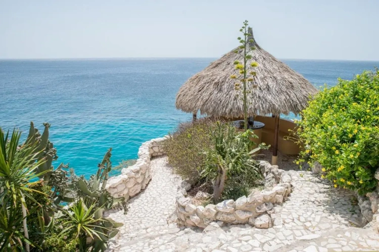 4 Bedrooms Villa
