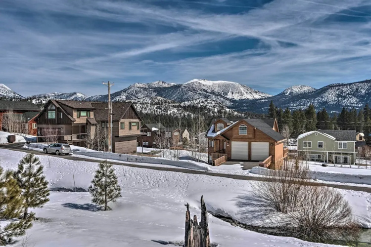 Mountain-view Deck: South Lake Tahoe Retreat!