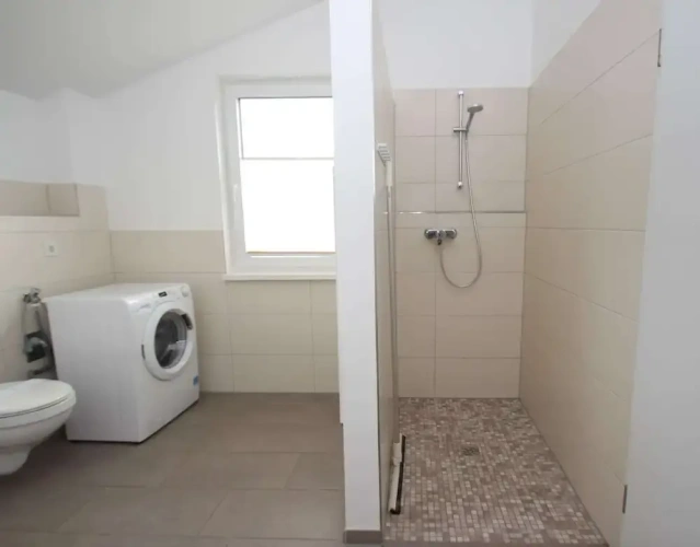 4 Bedrooms Classic Cottage with balcony